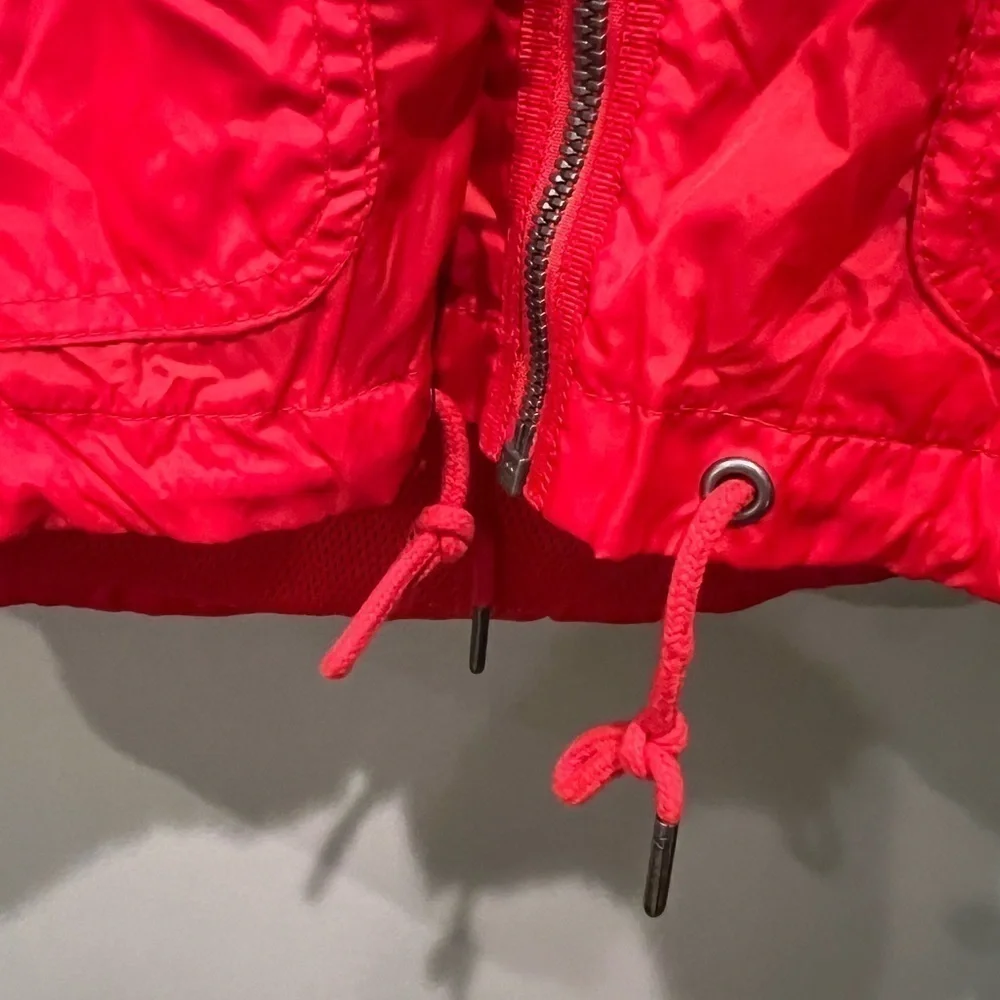 Tommy Hilfiger Wind Breaker/Rain coat. Women’s size medium - Picture 3 of 7